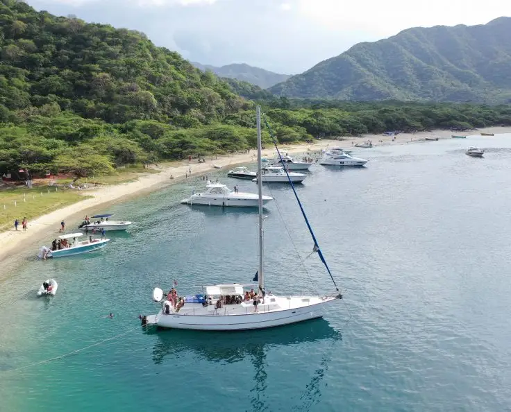 Sailing Tour to Cristal Beach