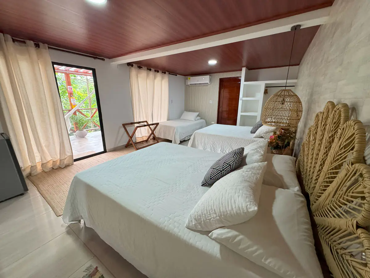 cama lateral hotel yachay tayrona