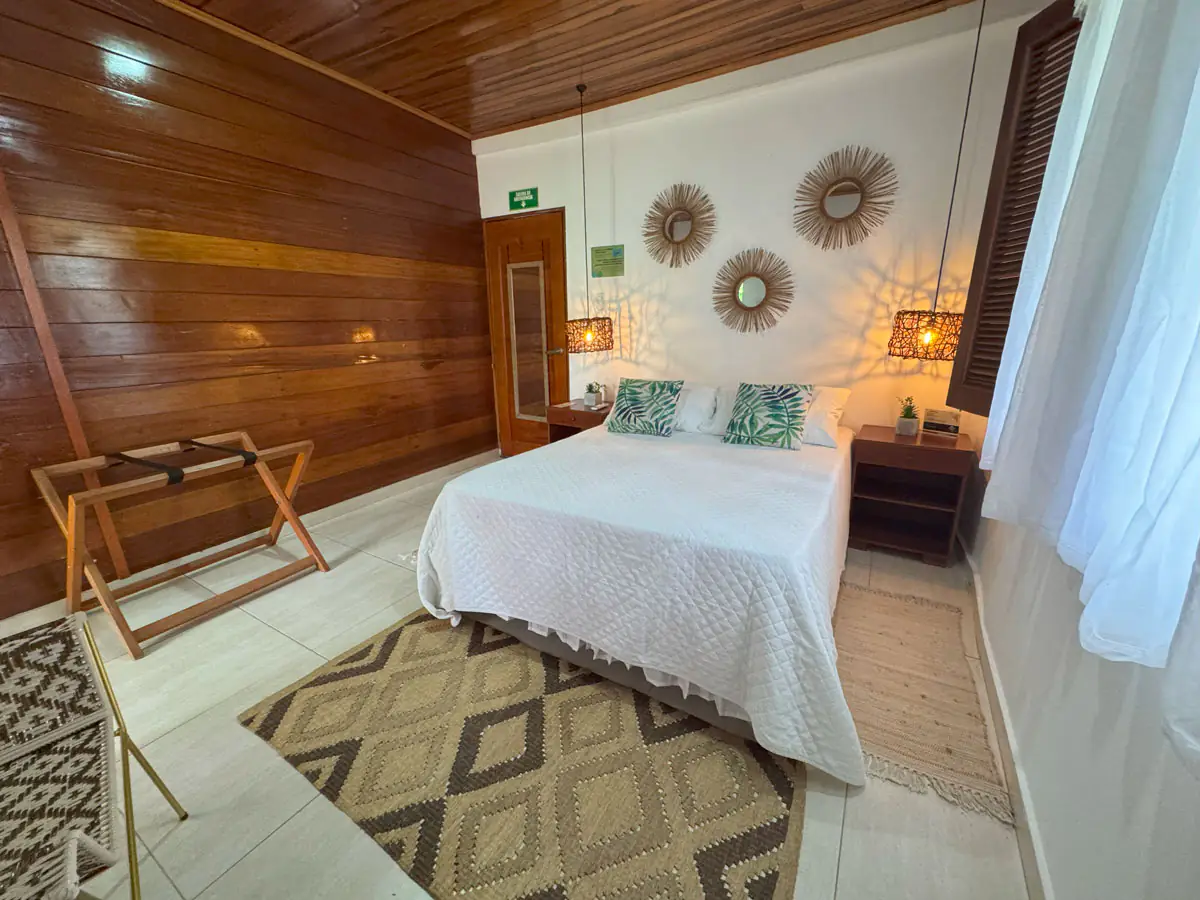 entrada lateral habitacion hotel yachay tayrona